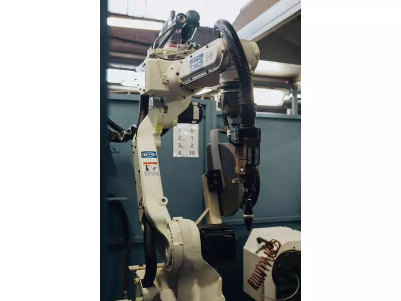 Robot di saldatura interconnesso 4.0.webp